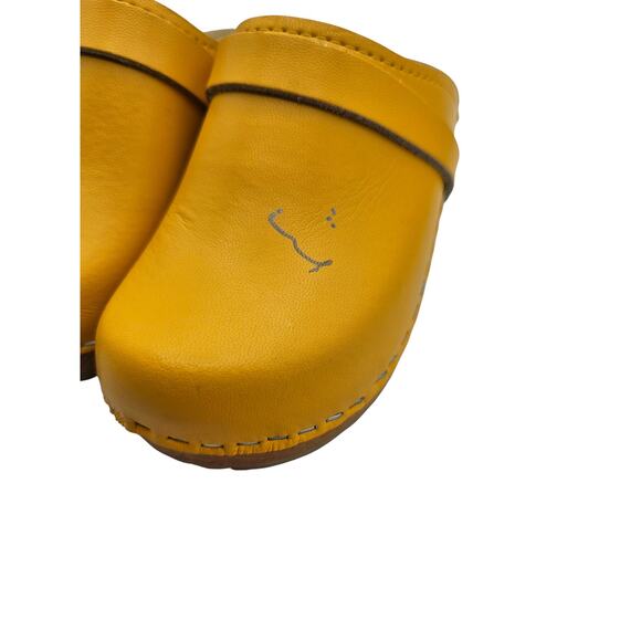 Haga Toffeln Clogs Shoes Girls Sz 29 (US 11) Yellow Leather Swedish Clogs Wooden - Picture 4 of 7